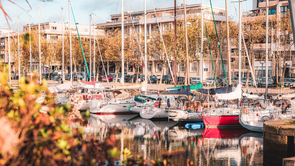 Port de plaisance de Lorient, en centre-ville, à l'automne (Morbihan)