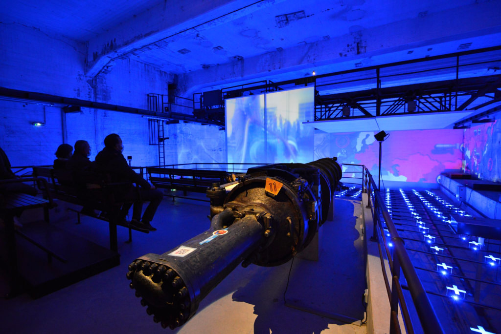 Spectacle de son et lumière, documentaire au musée du sous-marin Flore S645 à Lorient La Base (Morbihan)