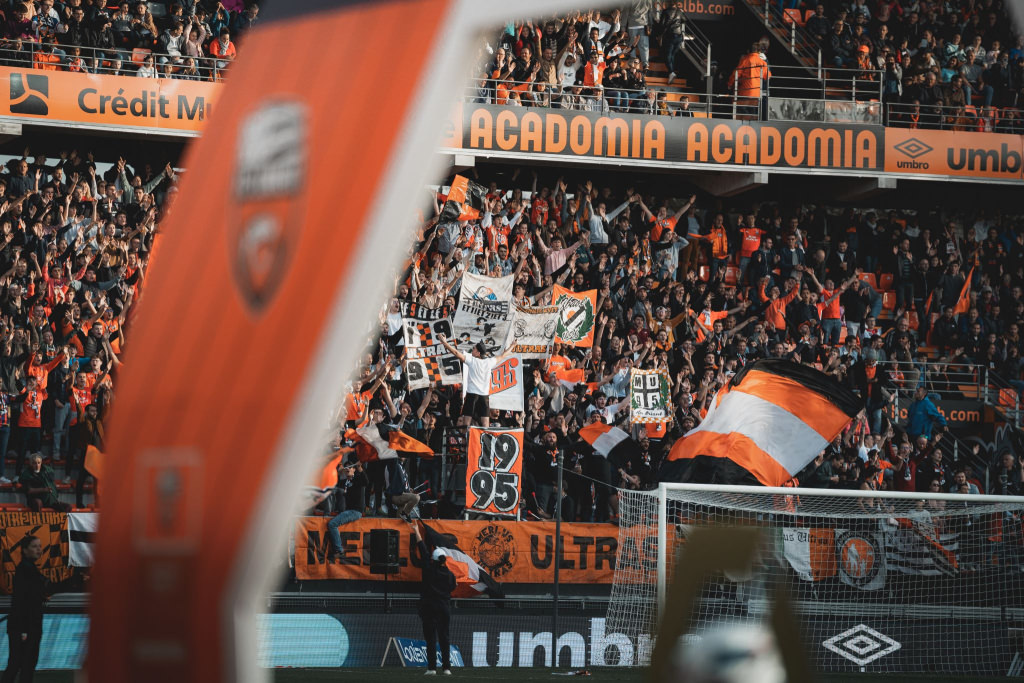 Tribunes du stade du Moustoir pendant un match du FC Lorient (Morbihan)