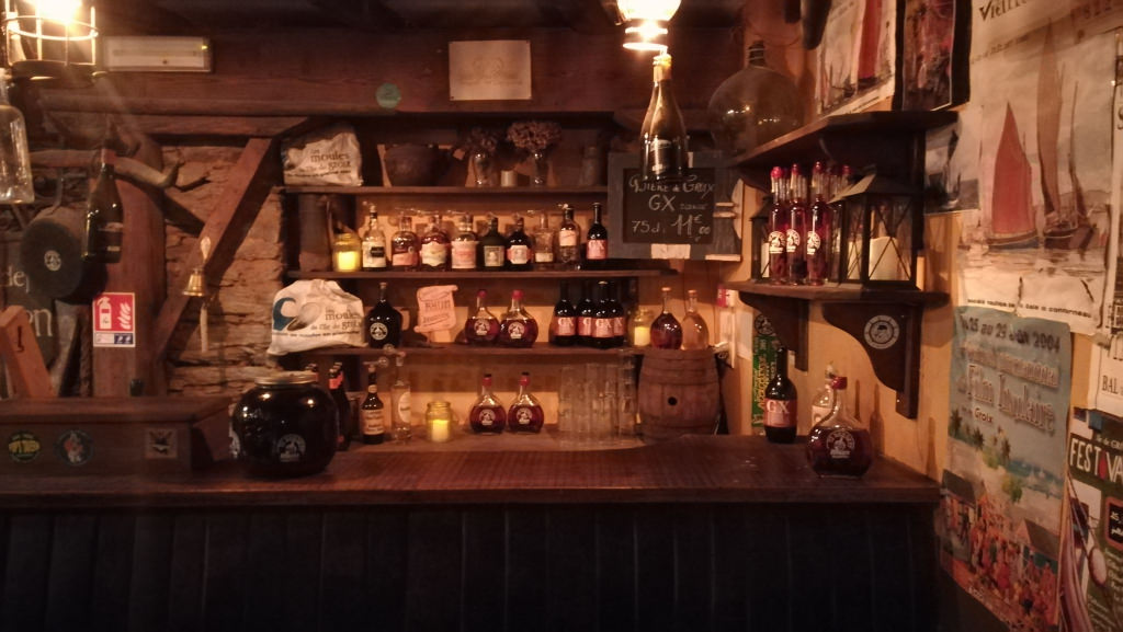 Intérieur du bar-pub Ti Beudeff - La Morgan sur l'île de Groix (Morbihan)