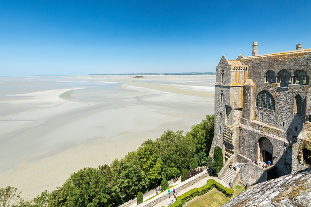 Vue sur la baie du Mont Saint-Michel depuis le haut de l'abbaye
