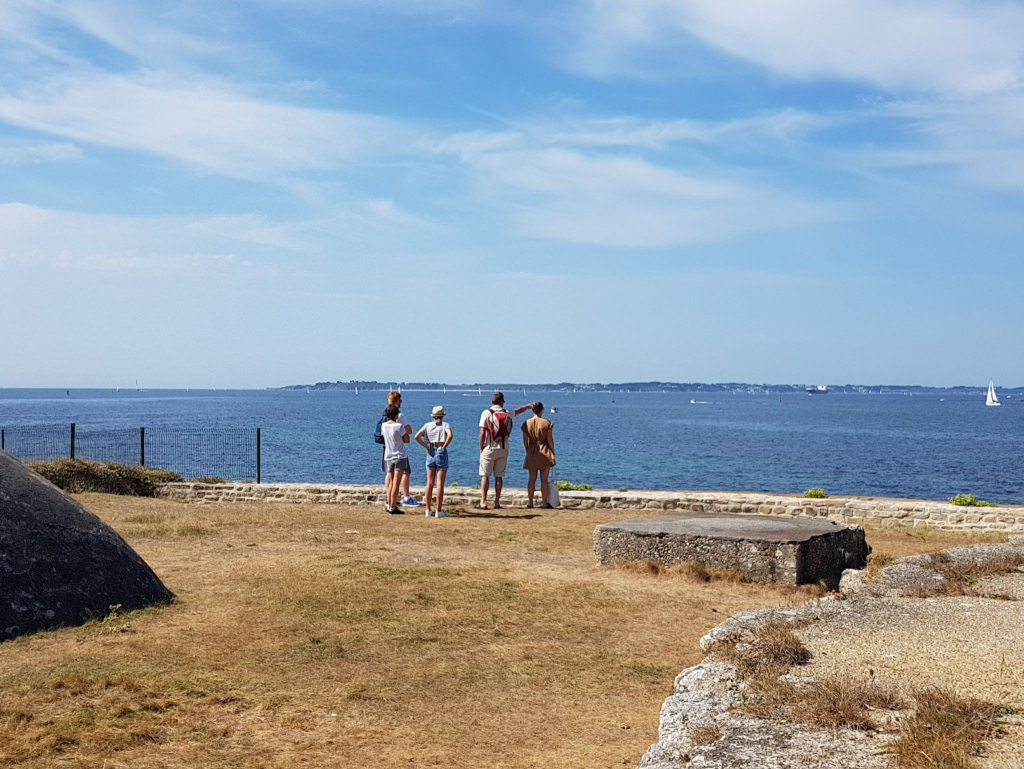 Point de vue panoramique depuis la Pointe des Saisies sur la presqu'île de Gâvres (Morbihan)