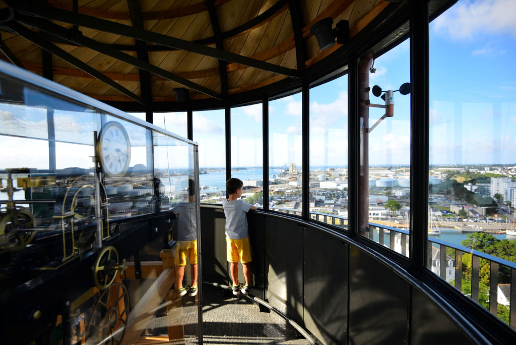 Visite en famille de la Tour de la Découverte avec vue panoramique de Lorient (Morbihan)