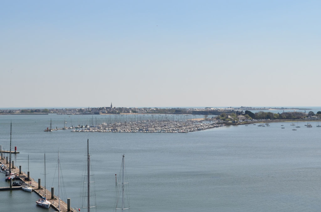 Vue panoramique du haut de la Tour des Vents de la Cité de la Voile Eric Tabarly, avant la descente en TyRoll (Lorient La Base - Morbihan) 