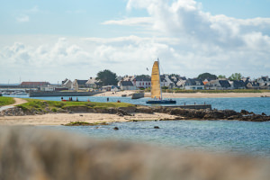 Vue des plages de la presqu'île de Gâvres depuis les remparts de Port-Louis (Morbihan)