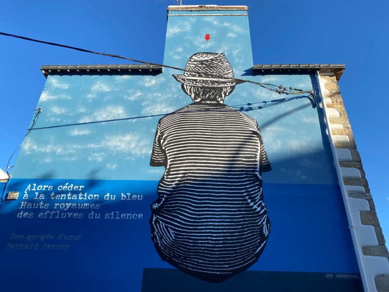 "Une gorgée d'azur", fresque street art de Jef Aérosol et Kelu Abstract à Ploemeur (Morbihan)