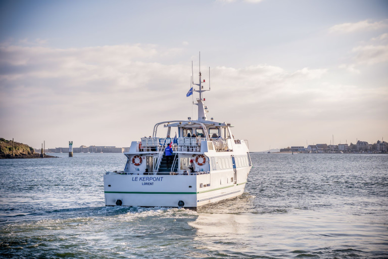 Batobus Le Kerpont IZILO sur la rade de Lorient (Morbihan)