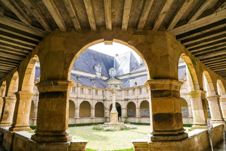 Cloître du sanctuaire de Sainte-Anne d'Auray (Morbihan)