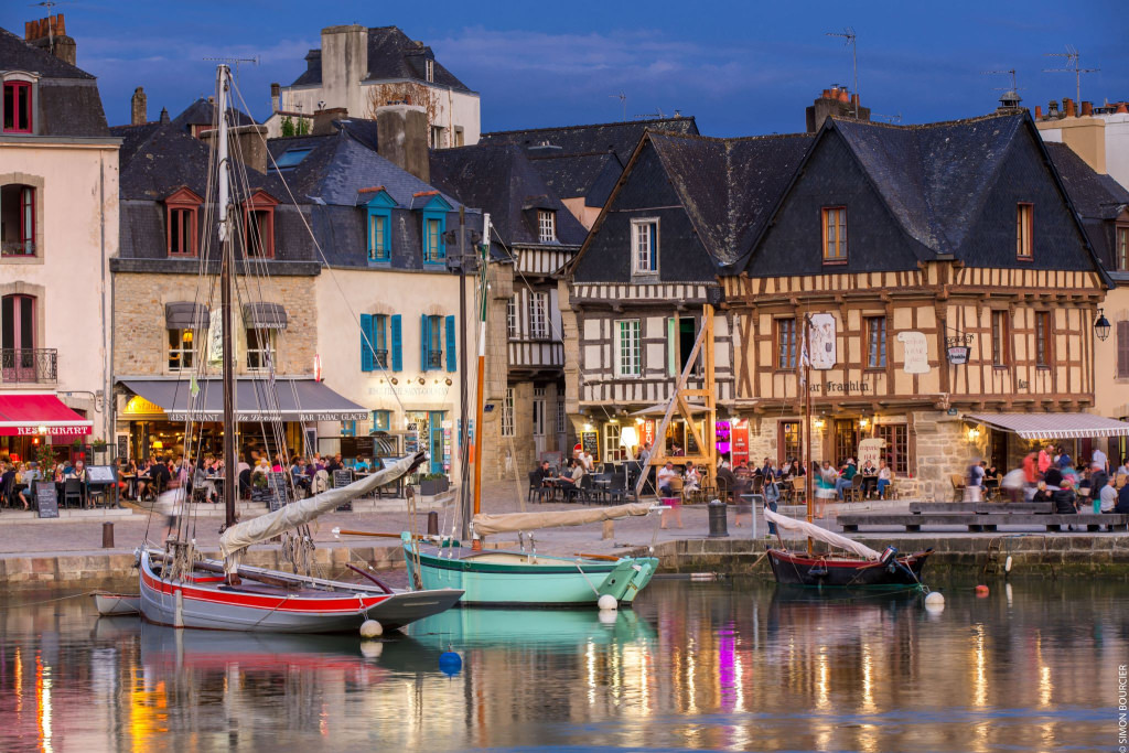 Le port de Saint Goustan la nuit, à Auray (Morbihan)