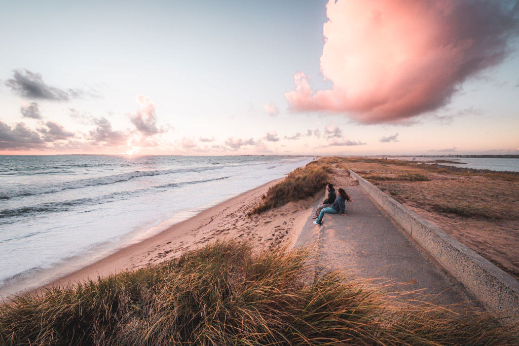 Contemplation de la Grande Plage de Gâvres sur le cordon dunaire de Gâvres à Quiberon (Morbihan)