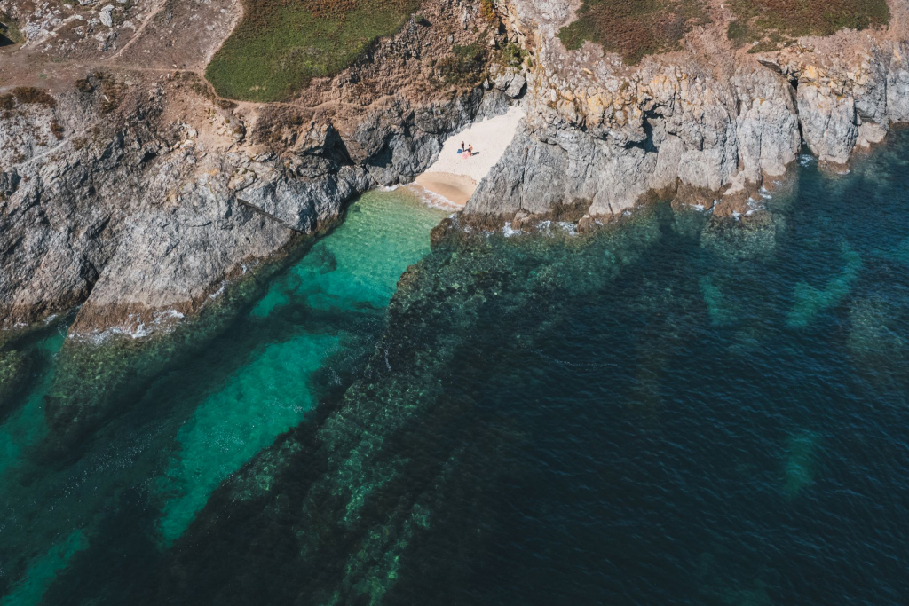 Criques et plages intimistes sur la façade sud de l'île de Groix, vers le Stank (Morbihan)