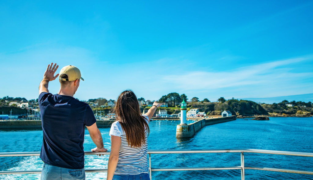 Vue de Port-Tudy à l'île de Groix depuis le pont supérieur du bateau de la Compagnie Océane (Morbihan)