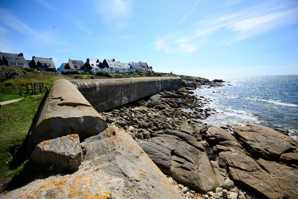 Traces du mur de l'Atlantique sur la plage du Courégant à Ploemeur (Morbihan)