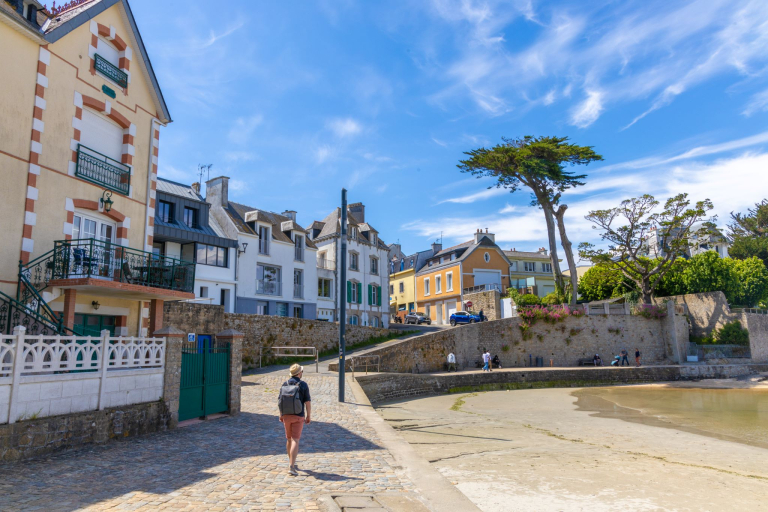 Balade dans les rues de Larmor-Plage du côté de la plage de Toulhars (Morbihan)