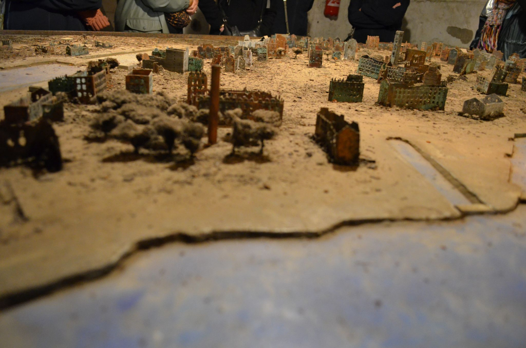 Maquette de la ville de Lorient après les bombardements de 1945, à l'abri anti-bombes Place Alsace-Lorraine (Morbihan)
