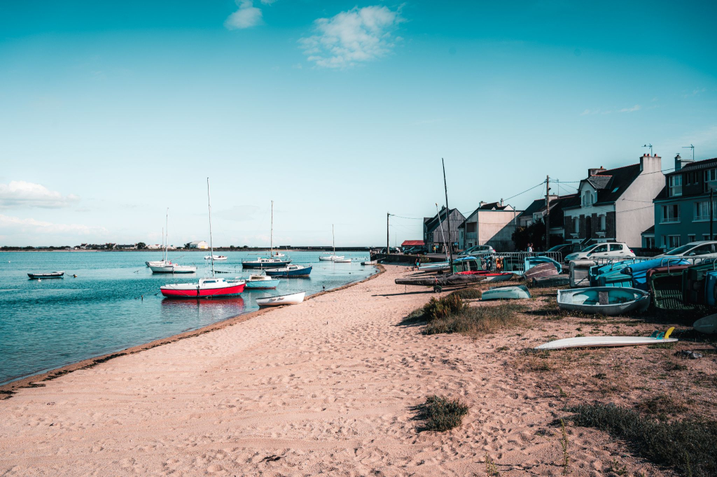 Plage de Ban Gâvres face à Port-Louis, sur la Petite Mer de Gâvres (Morbihan)