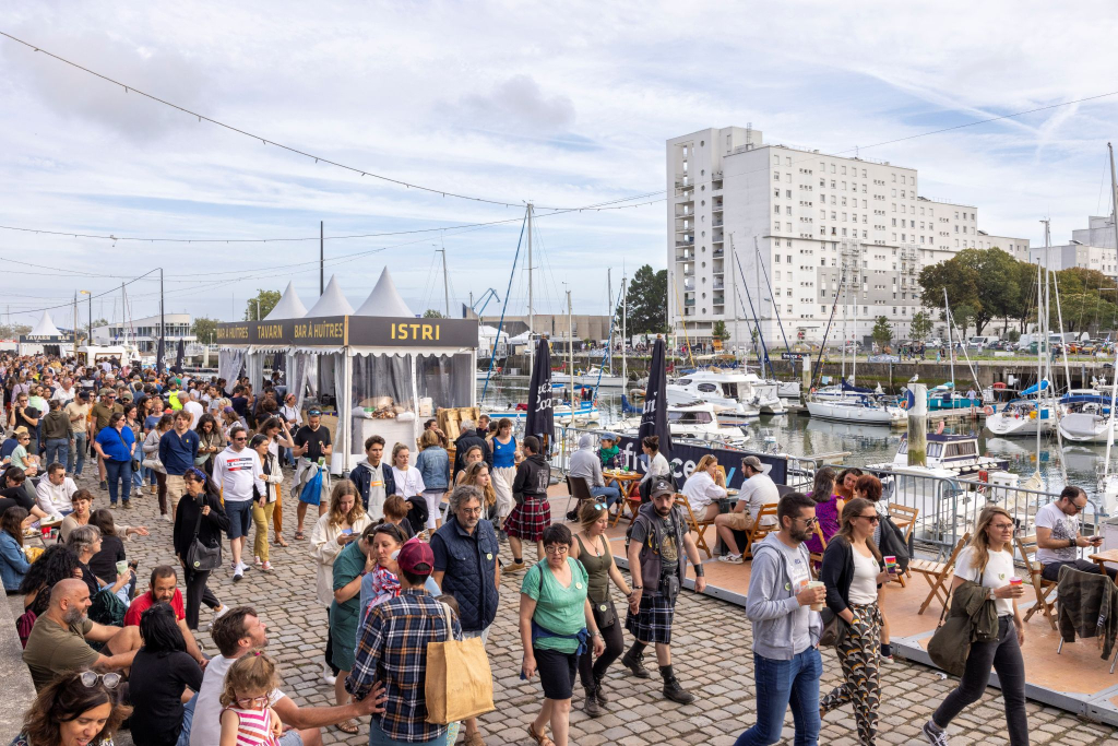 Ambiance au port de plaisance pendant le Festival Interceltique de Lorient (Morbihan)
