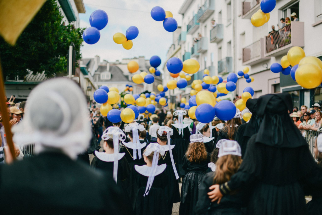 Grande parade des nations celtes pendant le Festival Interceltique de Lorient 2024 (Morbihan)