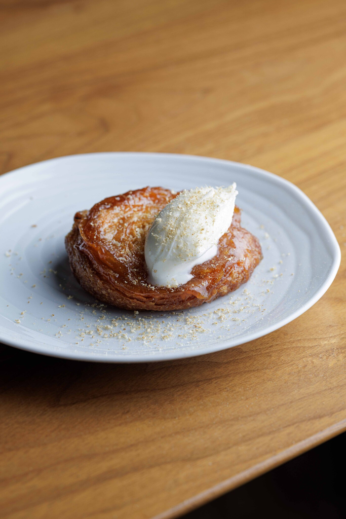 Kouign amann servi au bistro de la dune, Erin au restaurant Les Mouettes à Larmor-Plage (Morbihan)