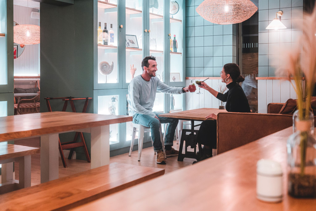 Dîner au restaurant entre amis au Club Bulot à Lorient (Morbihan)