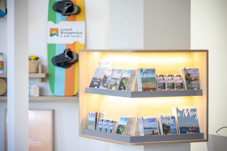 Brochures et publications touristiques de l'office de tourisme de Lorient Bretagne Sud (Morbihan) - ©Lorient Agglo - Nicolas Saint-Maur Brochures et publications touristiques de l'office de tourisme de Lorient Bretagne Sud (Morbihan)