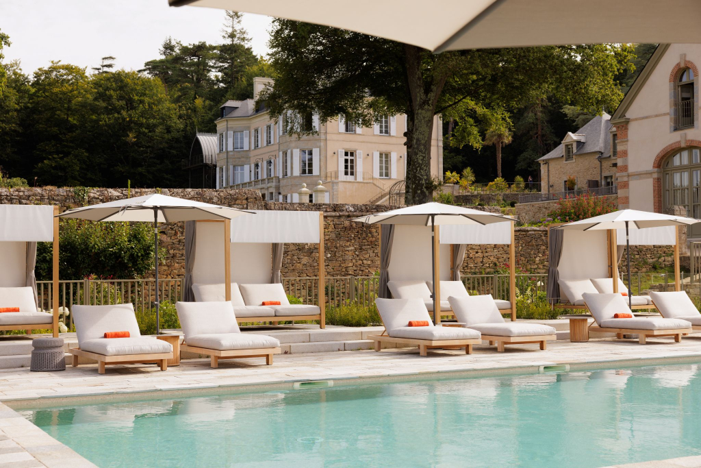 Piscine extérieure du Domaine de Locguénolé & Spa à Kervignac (Morbihan) 