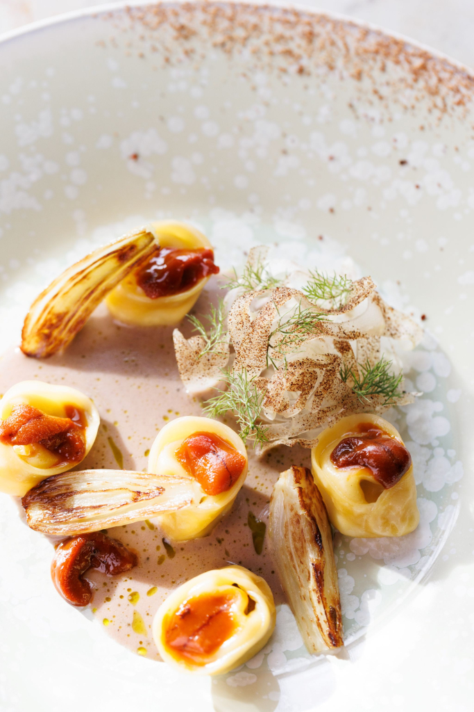 Plat au restaurant étoilé L'Inattendu au Domaine de Locguénolé à Kervignac (Morbihan)