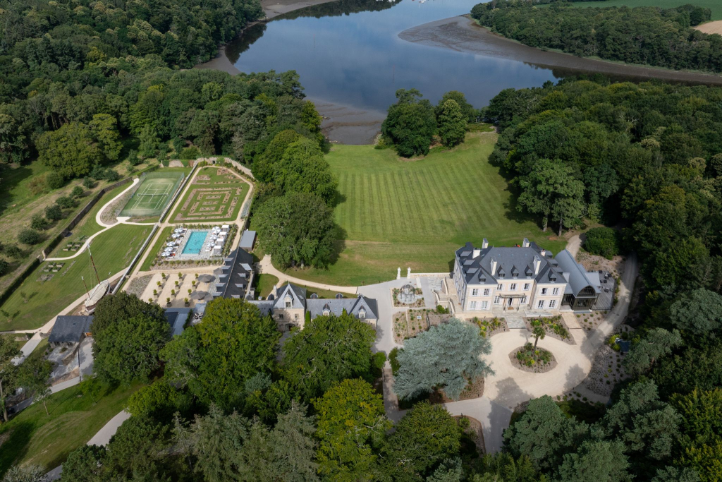 Vue aérienne du Domaine de Locguénolé & Spa à Kervignac (Morbihan)
