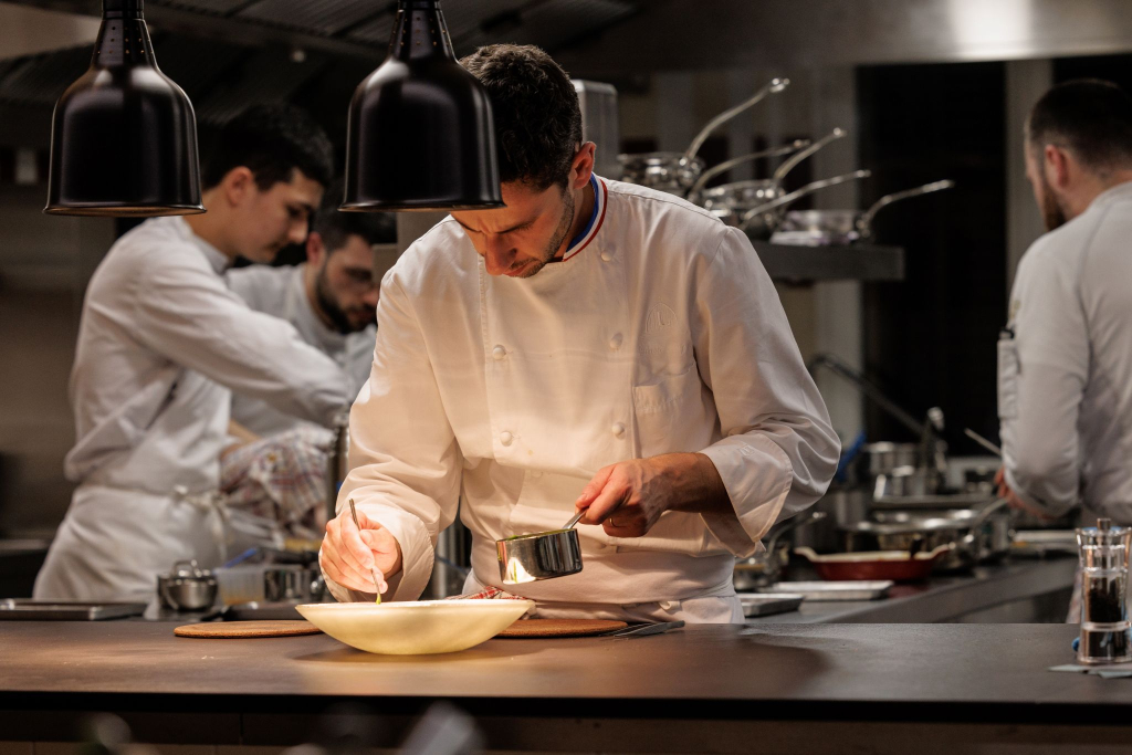 Yann Maget, chef des restaurants gastronomique et étoilé du Domaine de Locguénolé à Kervignac (Morbihan)