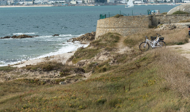 Balade à vélo sur la pointe des Saisies près du Fort de Porh Puns de Gâvres (Morbihan)