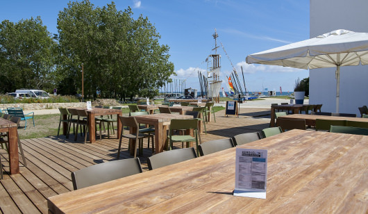 Terrasse du Kerguelen Café, à Larmor-Plage (Morbihan)