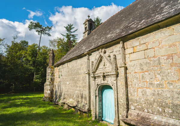 Façade latérale de la façade du Cloître à Quistinic (Morbihan) - ©Thibault Poriel - LBST