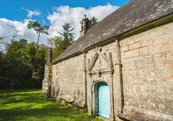 Façade latérale de la façade du Cloître à Quistinic (Morbihan) - ©Thibault Poriel - LBST