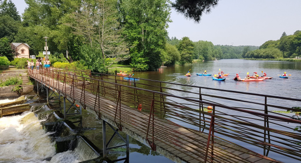 Kayak sur le Blavet près d'une écluse à Inzinzac-Lochrist