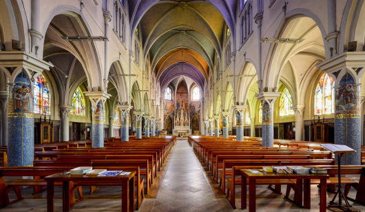 Nef de l'église Sainte Radegonde à Riantec (Morbihan)