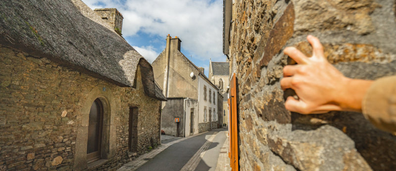 Rue et maisons dans le bourg de Languidic ©Thibault PORIEL-LBST