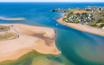 Vue aérienne de l'embouchure de la Laïta à Guidel-Plages (Morbihan)