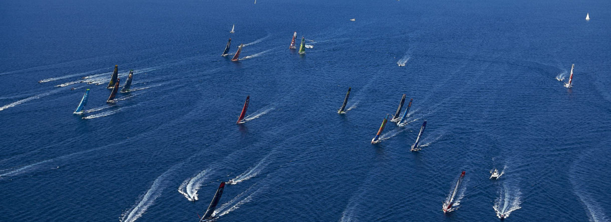 Vue aérienne des voiliers de course IMOCA pendant le Défi Azimut, au large de Lorient Bretagne Sud (Morbihan)