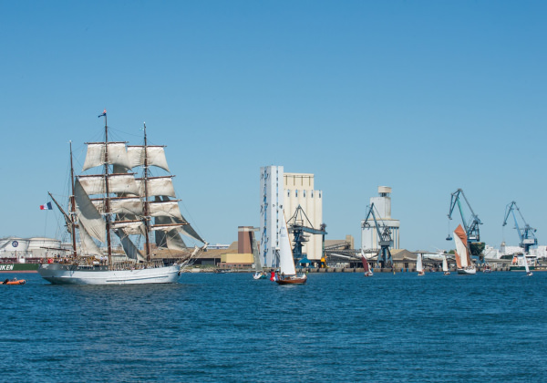 Grande parade de bateaux sur la rade de Lorient pendant le festival Lorient Océans (Morbihan) - ©Hervé Cohonner - Lorient Agglomération