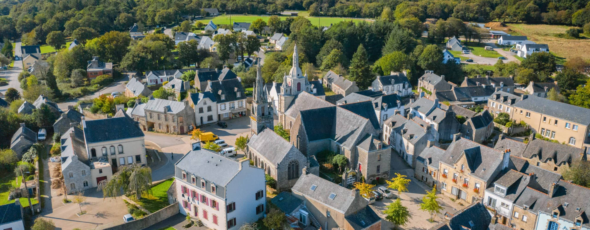 Vue aérienne du centre-ville de Quistinic (Morbihan) - ©Thibault Poriel - LBST