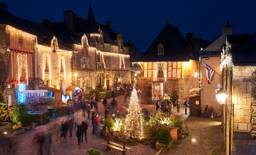 Illuminations de Noël au village de Rochefort-en-Terre (Morbihan, Bretagne)