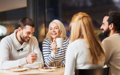 Un groupe d'amis au restaurant à Quéven