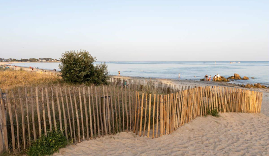 Plage à Carnac au coucher de soleil (Morbihan)