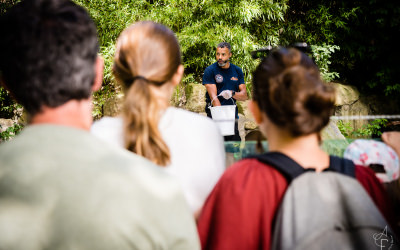 Animation avec les soigneurs au parc animalier Les Terres de Nataé, Pont-Scorff (Morbihan)