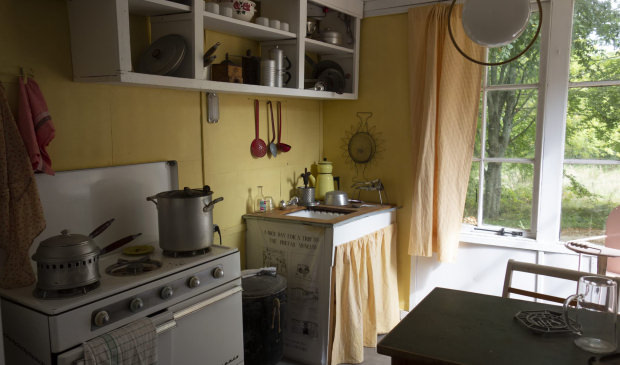 Plœmeur, intérieur d'une baraque américaine dans l'ancienne cité de Soye