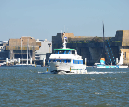 Traversée de la rade de Lorient en bateau bus jusqu'à Port-Louis (Morbihan)