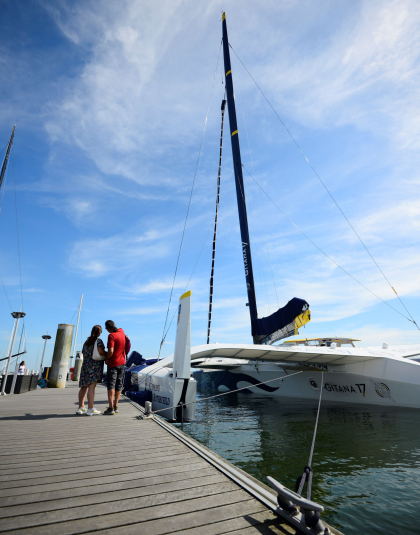 Bateau Ultim Gitana sur les pontons du pôle course au large de Lorient La Base (Morbihan)