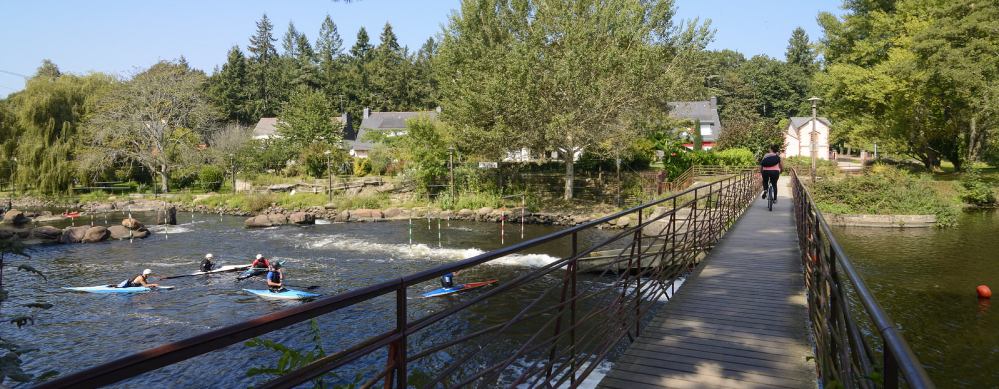 Inzinzac-Lochrist, kayaks au parc d'eaux vives sur le Blavet