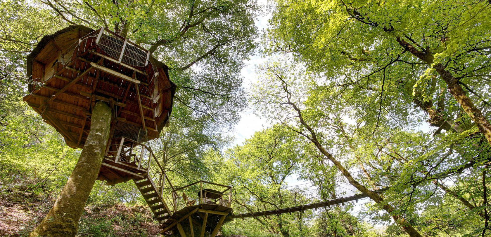 Cabanes dans les arbres, Quistinic (Morbihan) ©Vallée de Pratmeur Quistinic, cabanes dans les arbres