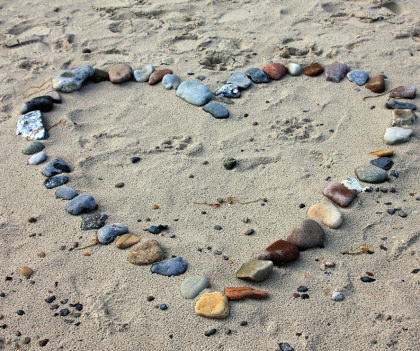 Un cœur de caillou sur les plages de Bretagnes
